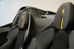 FERRARI SF90 Spider *CH-Fahrzeug* *Nero Daytona* *Carbon*