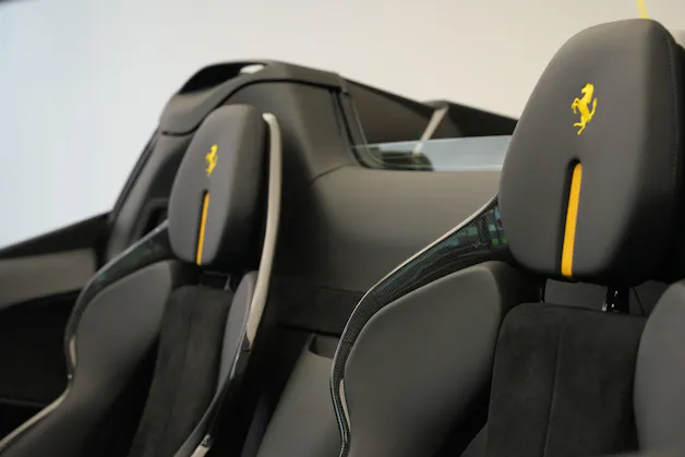 FERRARI SF90 Spider *CH-Fahrzeug* *Nero Daytona* *Carbon*