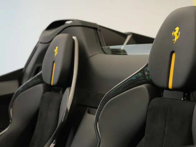 FERRARI SF90 Spider *CH-Fahrzeug* *Nero Daytona* *Carbon*