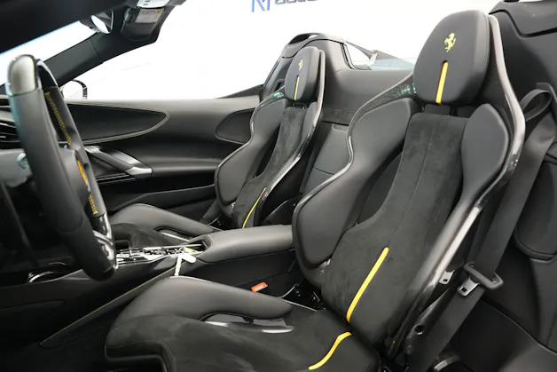 FERRARI SF90 Spider *CH-Fahrzeug* *Nero Daytona* *Carbon*