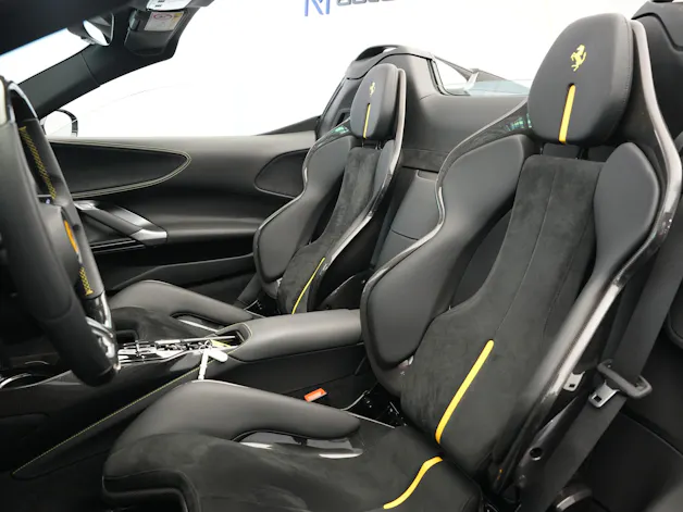FERRARI SF90 Spider *CH-Fahrzeug* *Nero Daytona* *Carbon*
