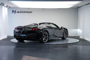 FERRARI SF90 Spider *CH-Fahrzeug* *Nero Daytona* *Carbon*