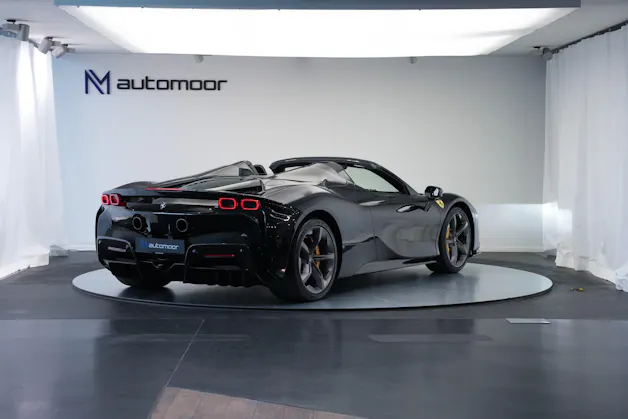 FERRARI SF90 Spider *CH-Fahrzeug* *Nero Daytona* *Carbon*