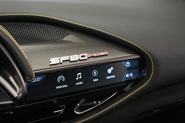 FERRARI SF90 Spider *CH-Fahrzeug* *Nero Daytona* *Carbon*