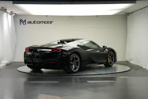 FERRARI SF90 Spider *CH-Fahrzeug* *Nero Daytona* *Carbon*