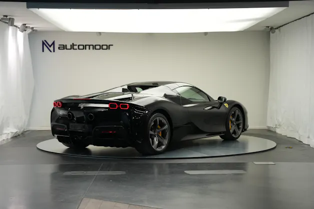 FERRARI SF90 Spider *CH-Fahrzeug* *Nero Daytona* *Carbon*