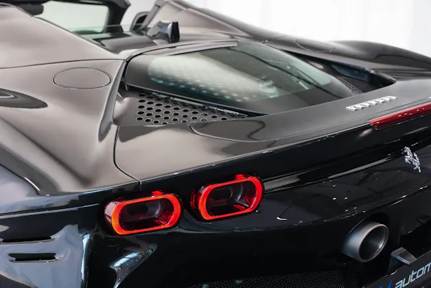FERRARI SF90 Spider *CH-Fahrzeug* *Nero Daytona* *Carbon*