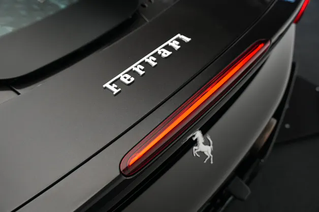 FERRARI SF90 Spider *CH-Fahrzeug* *Nero Daytona* *Carbon*
