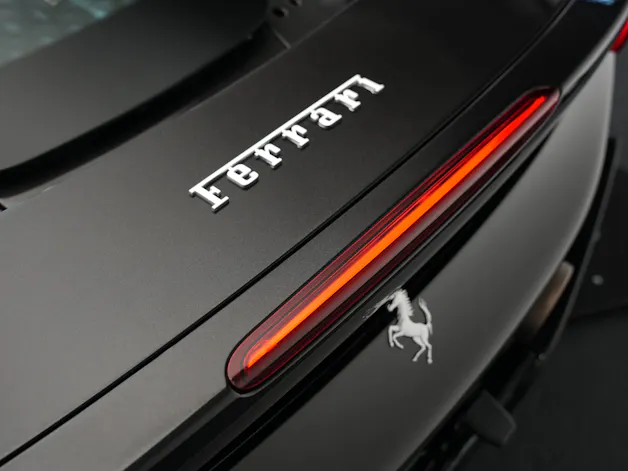 FERRARI SF90 Spider *CH-Fahrzeug* *Nero Daytona* *Carbon*