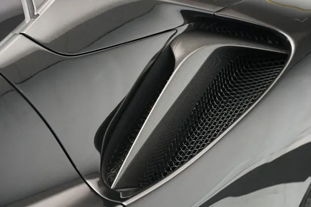 FERRARI SF90 Spider *CH-Fahrzeug* *Nero Daytona* *Carbon*