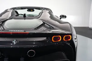 FERRARI SF90 Spider *CH-Fahrzeug* *Nero Daytona* *Carbon*