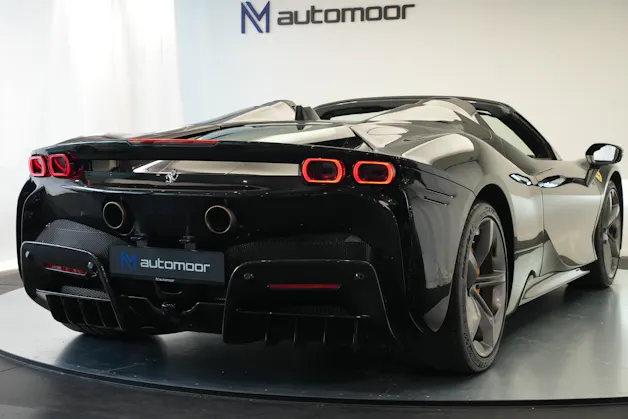 FERRARI SF90 Spider *CH-Fahrzeug* *Nero Daytona* *Carbon*