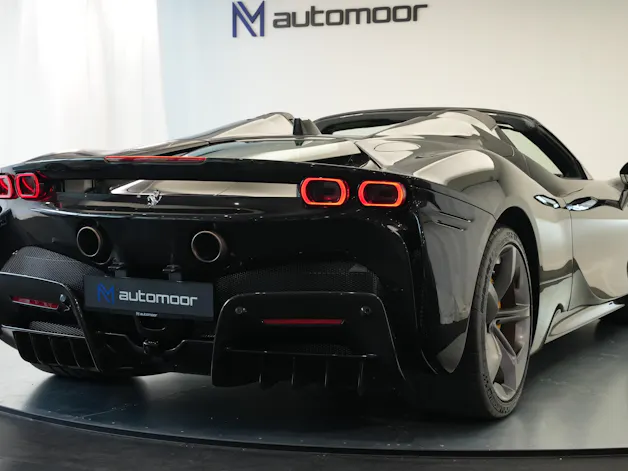 FERRARI SF90 Spider *CH-Fahrzeug* *Nero Daytona* *Carbon*