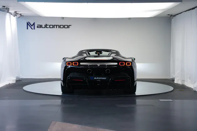 FERRARI SF90 Spider *CH-Fahrzeug* *Nero Daytona* *Carbon*