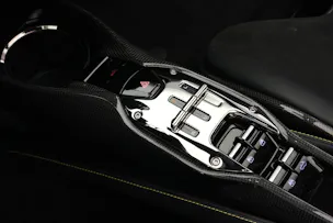 FERRARI SF90 Spider *CH-Fahrzeug* *Nero Daytona* *Carbon*