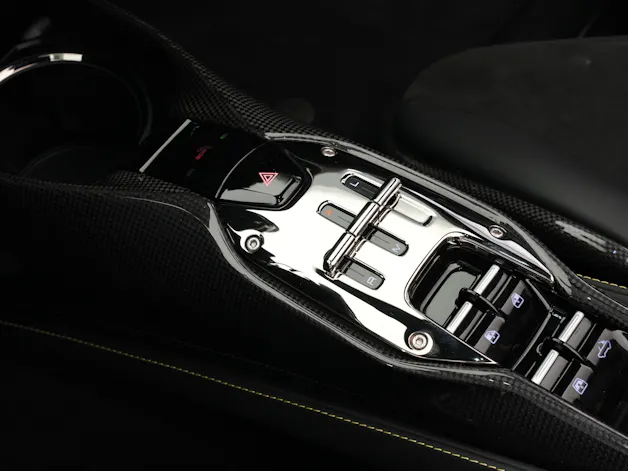 FERRARI SF90 Spider *CH-Fahrzeug* *Nero Daytona* *Carbon*