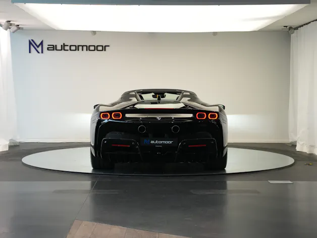 FERRARI SF90 Spider *CH-Fahrzeug* *Nero Daytona* *Carbon*
