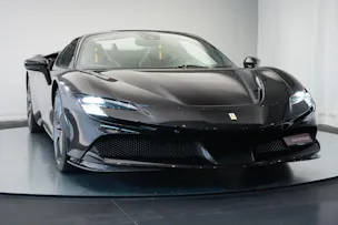 FERRARI SF90 Spider *CH-Fahrzeug* *Nero Daytona* *Carbon*