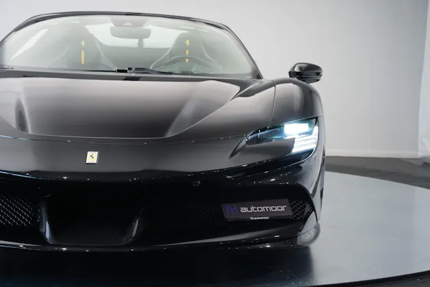FERRARI SF90 Spider *CH-Fahrzeug* *Nero Daytona* *Carbon*