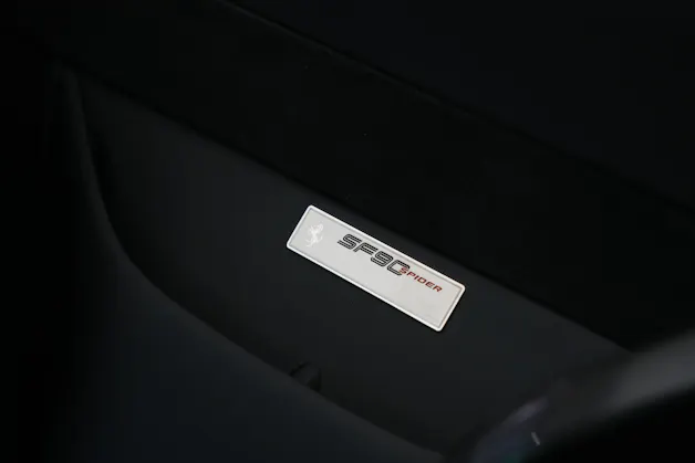 FERRARI SF90 Spider *CH-Fahrzeug* *Nero Daytona* *Carbon*