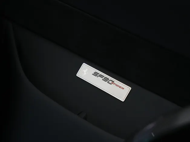 FERRARI SF90 Spider *CH-Fahrzeug* *Nero Daytona* *Carbon*