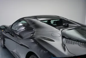 FERRARI SF90 Spider *CH-Fahrzeug* *Nero Daytona* *Carbon*