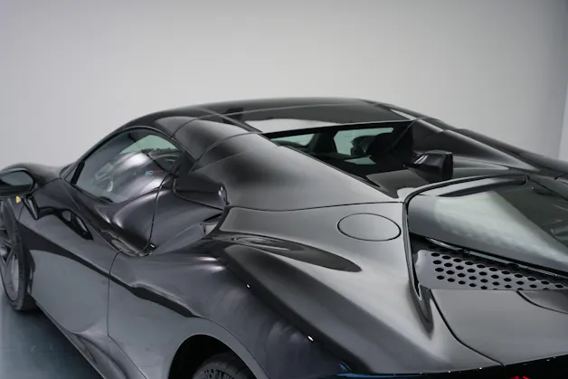FERRARI SF90 Spider *CH-Fahrzeug* *Nero Daytona* *Carbon*