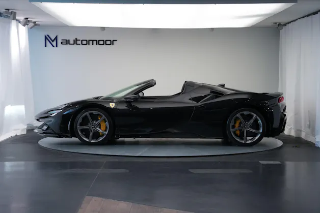 FERRARI SF90 Spider *CH-Fahrzeug* *Nero Daytona* *Carbon*