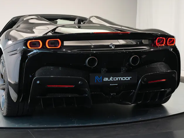FERRARI SF90 Spider *CH-Fahrzeug* *Nero Daytona* *Carbon*