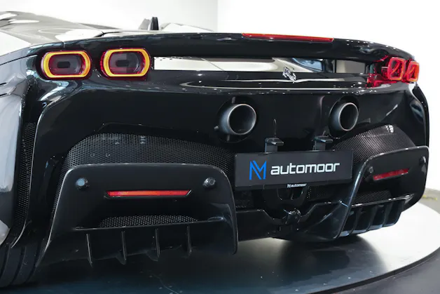 FERRARI SF90 Spider *CH-Fahrzeug* *Nero Daytona* *Carbon*