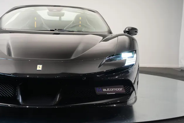FERRARI SF90 Spider *CH-Fahrzeug* *Nero Daytona* *Carbon*
