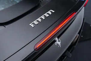 FERRARI SF90 Spider *CH-Fahrzeug* *Nero Daytona* *Carbon*
