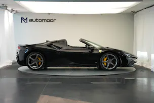 FERRARI SF90 Spider *CH-Fahrzeug* *Nero Daytona* *Carbon*