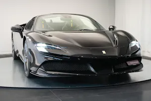 FERRARI SF90 Spider *CH-Fahrzeug* *Nero Daytona* *Carbon*