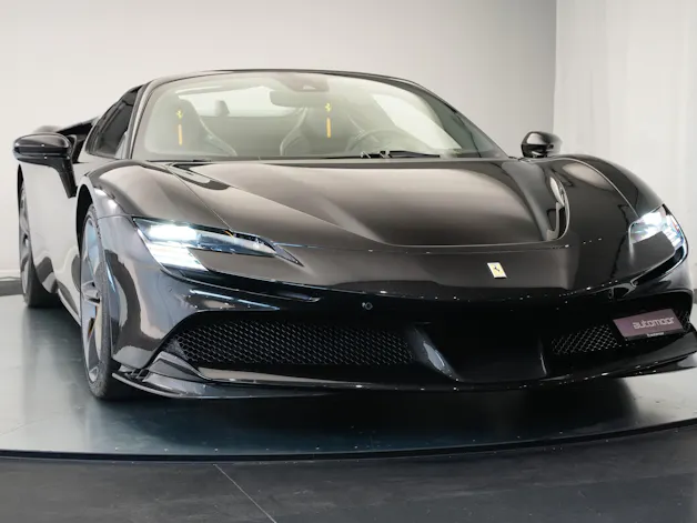 FERRARI SF90 Spider *CH-Fahrzeug* *Nero Daytona* *Carbon*