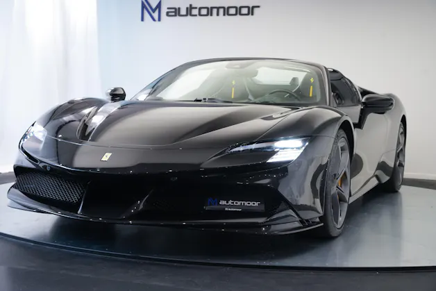 FERRARI SF90 Spider *CH-Fahrzeug* *Nero Daytona* *Carbon*