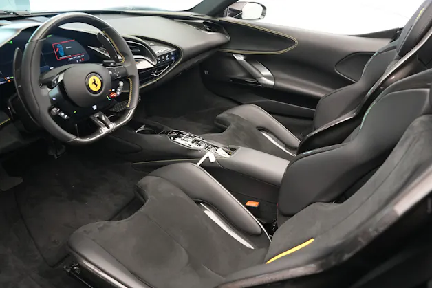 FERRARI SF90 Spider *CH-Fahrzeug* *Nero Daytona* *Carbon*