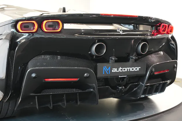 FERRARI SF90 Spider *CH-Fahrzeug* *Nero Daytona* *Carbon*