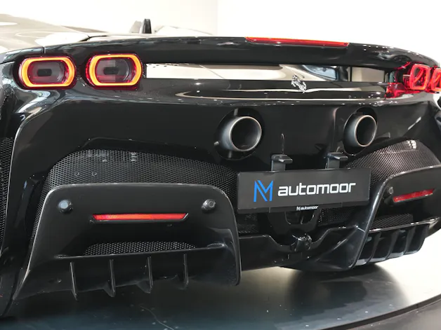 FERRARI SF90 Spider *CH-Fahrzeug* *Nero Daytona* *Carbon*