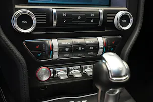 FORD Mustang Fastback 5.0 V8 GT Automat