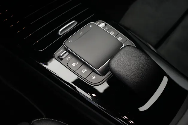 MERCEDES-BENZ CLA 200 AMG Line 7G-DCT