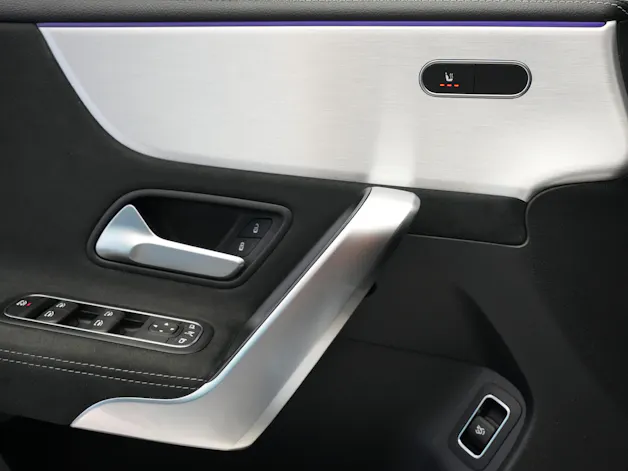MERCEDES-BENZ CLA 200 AMG Line 7G-DCT