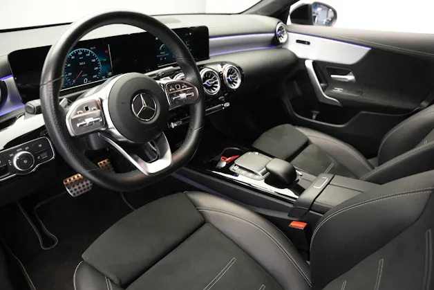MERCEDES-BENZ CLA 200 AMG Line 7G-DCT