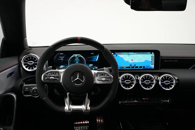 MERCEDES-BENZ CLA 45 S AMG 4Matic+ 8G-DCT *CH-Fahrzeug* *Aero Paket* *Schalensitze*