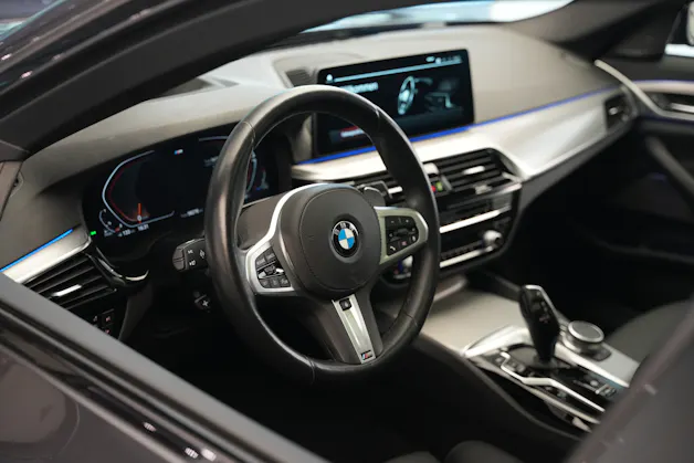 BMW 520d xDrive 48V Touring M Sport Steptronic *CH-Fahrzeug* *Sophistograu*