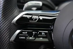MERCEDES-BENZ A AMG 35 4Matic+ 8G-DCT *Performance Sitze* *Facelift*