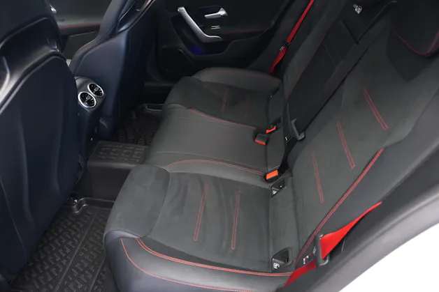 MERCEDES-BENZ A AMG 35 4Matic+ 8G-DCT *Performance Sitze* *Facelift*