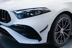 MERCEDES-BENZ A AMG 35 4Matic+ 8G-DCT *Performance Sitze* *Facelift*