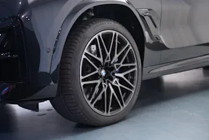 BMW X6M Steptronic M Competition *CH-Fahrzeug* *Carbon* *B&W*