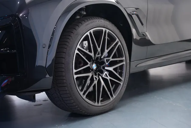 BMW X6M Steptronic M Competition *CH-Fahrzeug* *Carbon* *B&W*